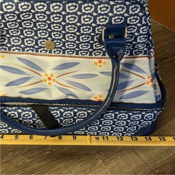 Temp-Tations Old World Insulated Hot/Cold Food Tote w/Bonus Apron - Picture 8 of 10